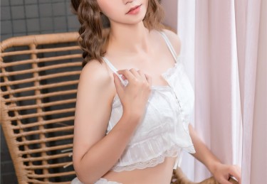 吃瓜网独家揭秘：后台视频显示，偶像低语中带着浓浓柔情，[吃瓜]